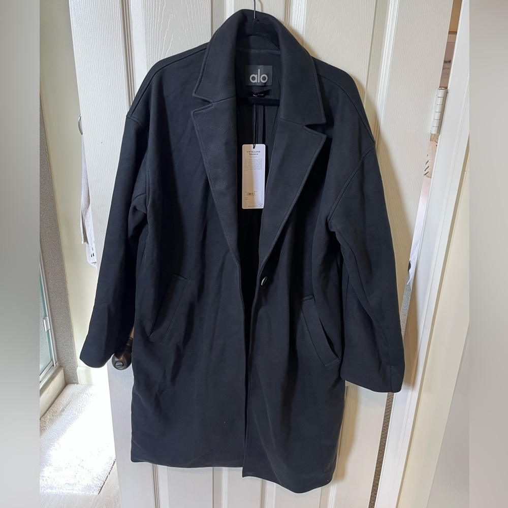 ALO Yoga VIP blazer trench size L (never worn, tags included)